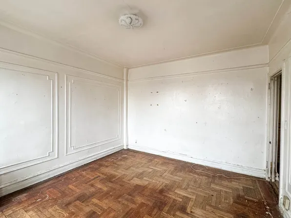 109-18 Lefferts Boulevard image 4 of 15