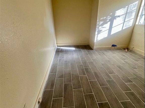 4th image of 1448 W 106th St
