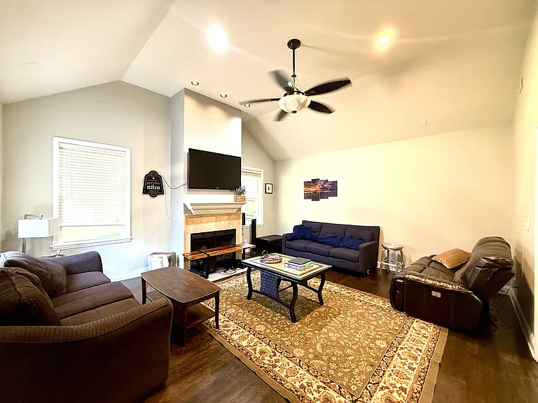 410 Lancaster Ave — Photo 19