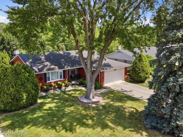 6344 Campus Dr, Dearborn Heights, MI 48127