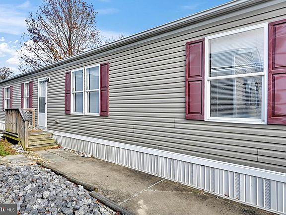 3rd image of 4 Pleasant Hill Ave