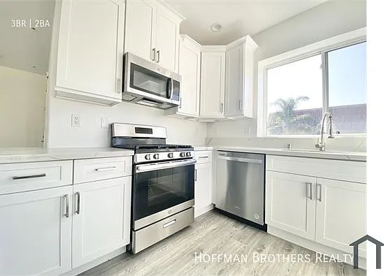 4655 Maplewood Ave #304 — Photo 4