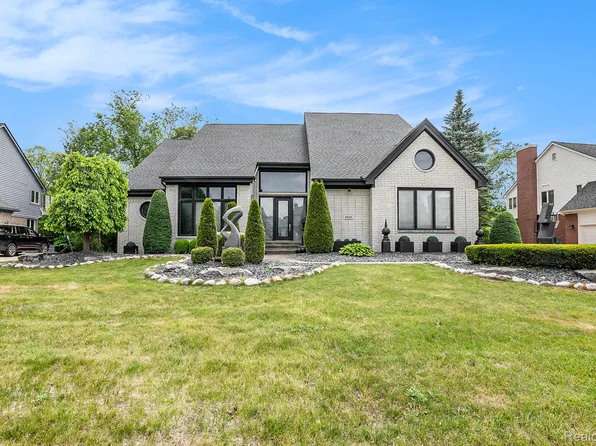 4322 Darlene Dr, Commerce Township, MI 48382