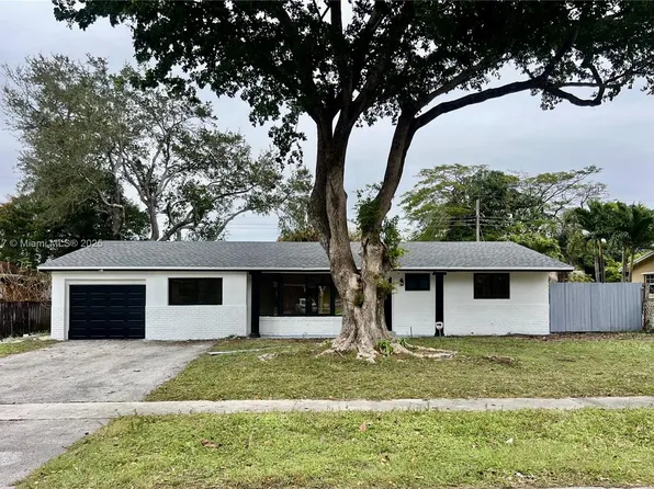 4461 NW 3rd Ct, Plantation, FL 33317