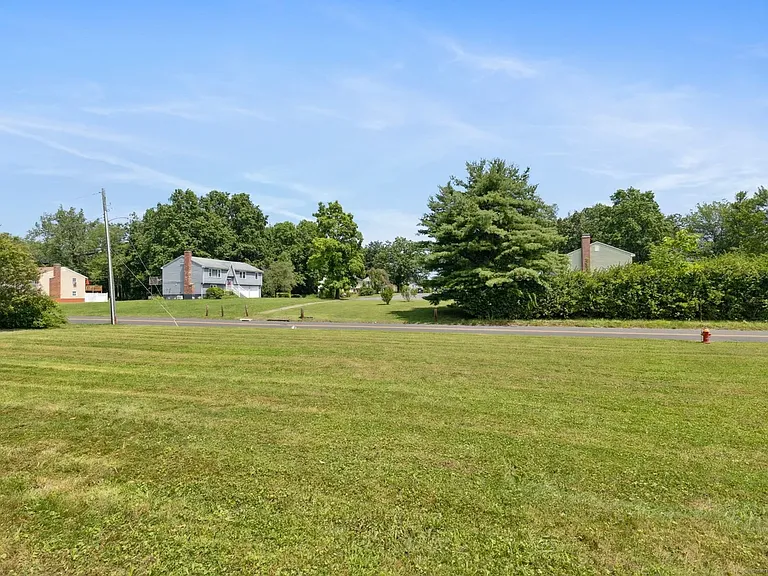 2 Sandra Dr — Photo 8