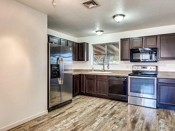 4th image of 2927 W Villa Maria Dr