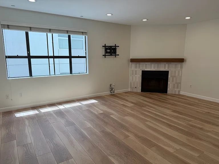 1830 Colby Ave #7 — Photo 2