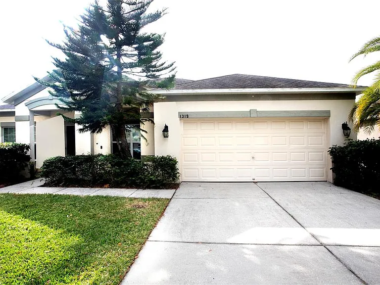 1319 Rowantree Dr — Photo 1