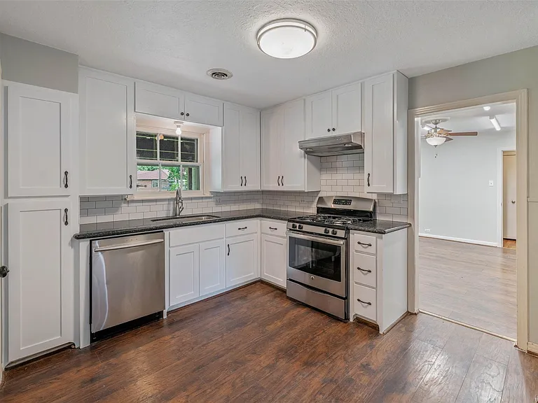 1113 Felder St — Photo 12