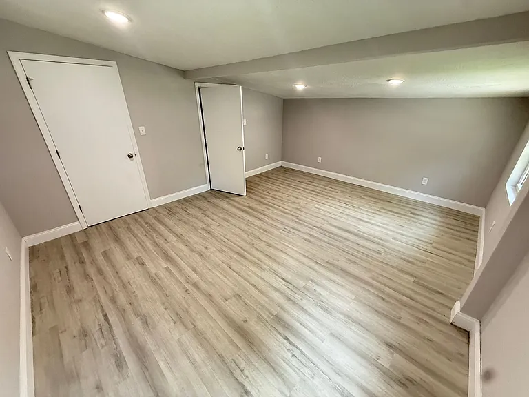 1477 E Lindberg St — Photo 13