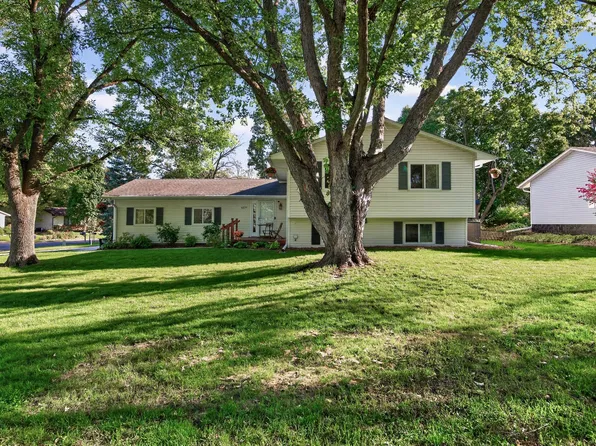 4270 Victoria St N, Shoreview, MN 55126