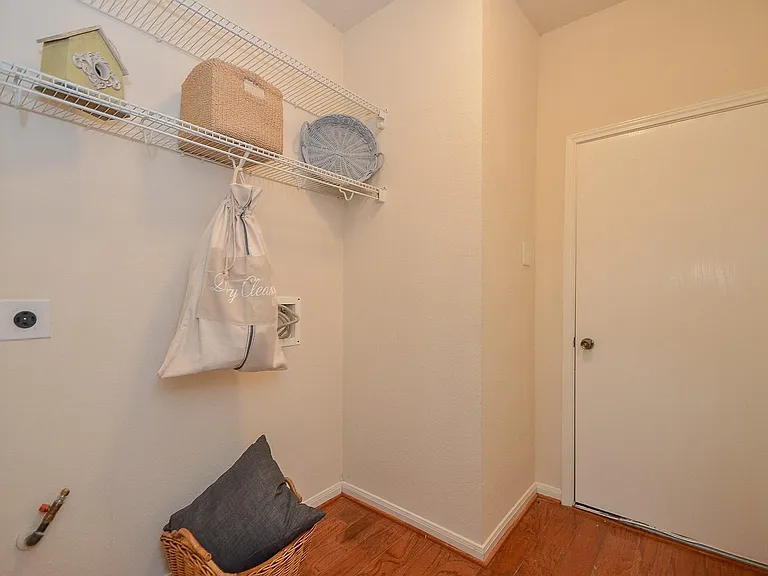 2410 Crossmill Ln — Photo 40