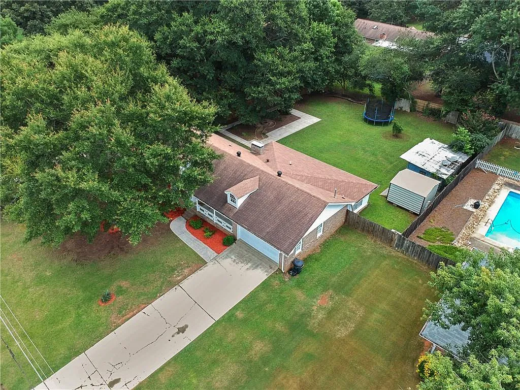 3842 Imperial Dr photo 1