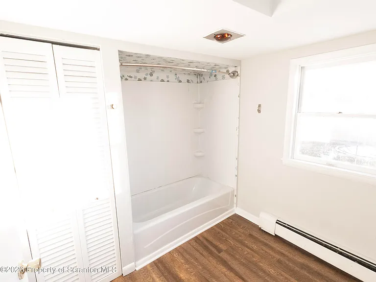 418 E Market St — Photo 15