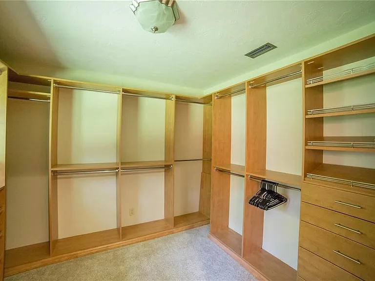1009 NW 39th Dr — Photo 12