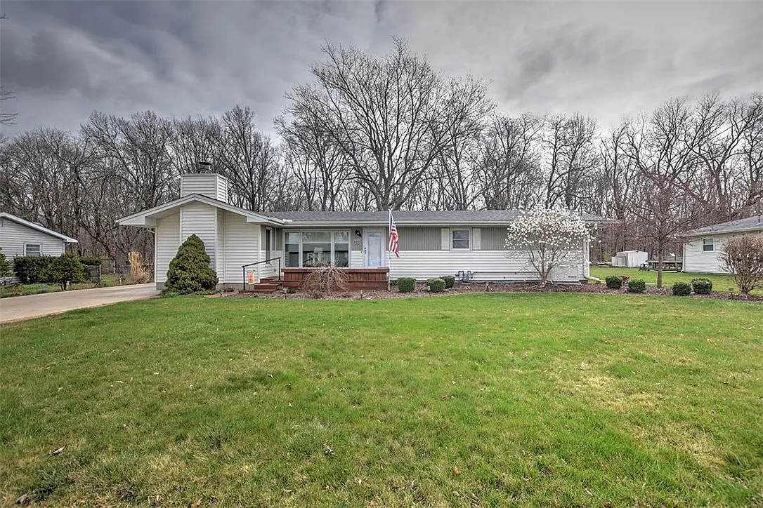 600 Lawrence Dr photo 1