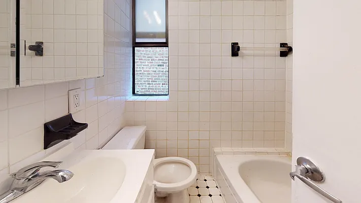 Rented by Bond New York | media 17