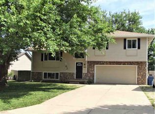 1613 E Brendonwood Rd, Derby, KS 67037