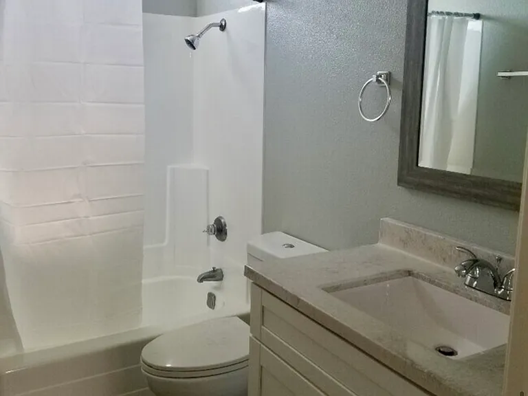 421 E 9th St #3 — Photo 5