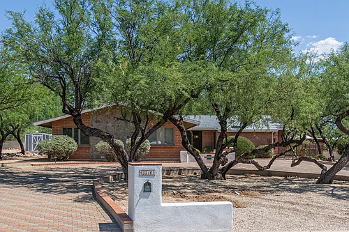 3340 N Camino Esplanade Photo 1
