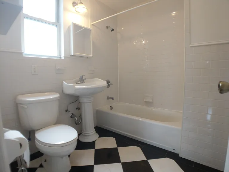 115 Dahlgren Pl #2 — Photo 7
