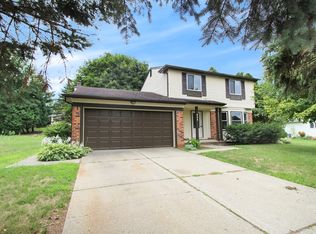 806 Fairway Trails Dr, Brighton, MI 48116