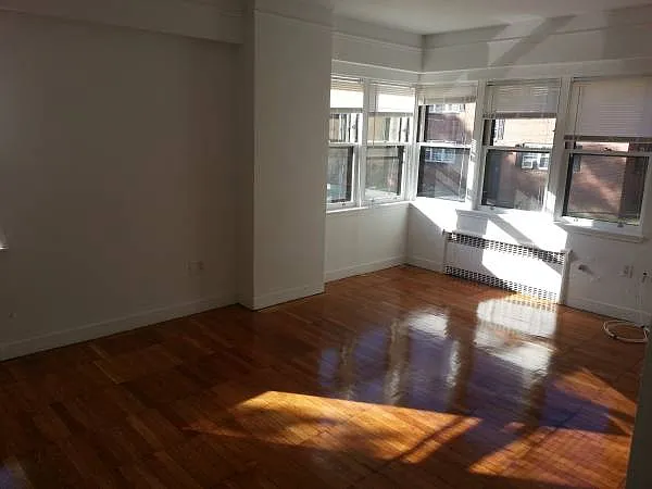 230 Farmington Ave — Photo 8