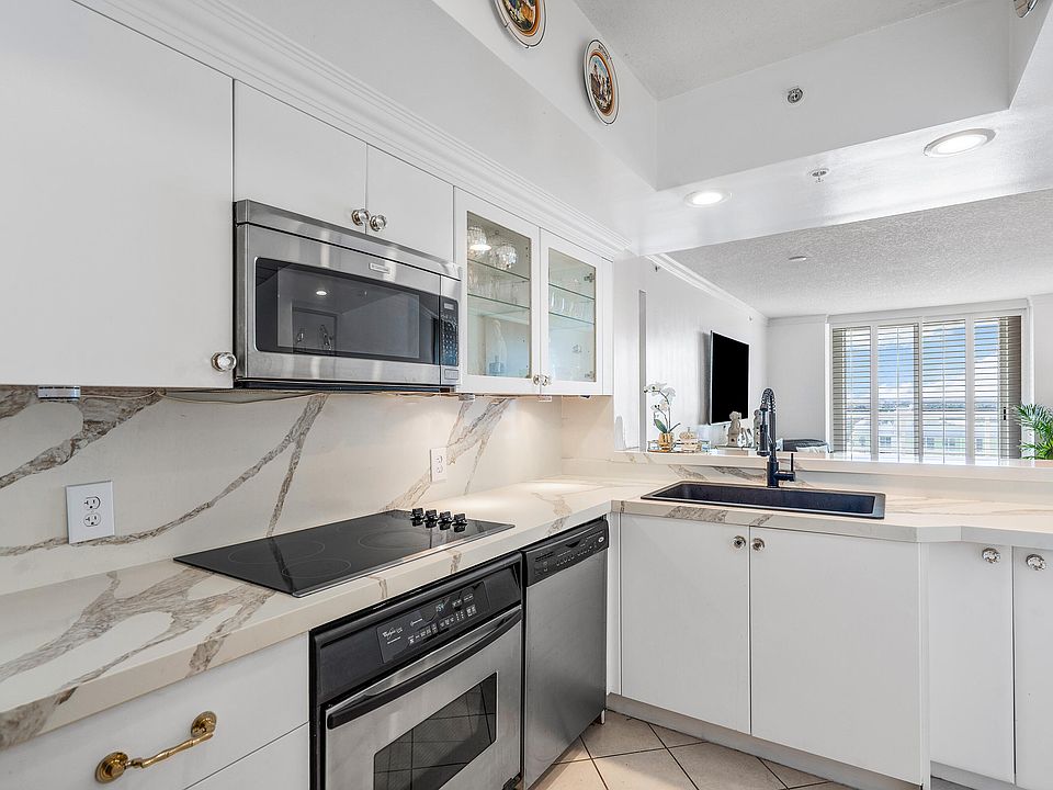 1st image of 401 SW 4th Avenue #1201