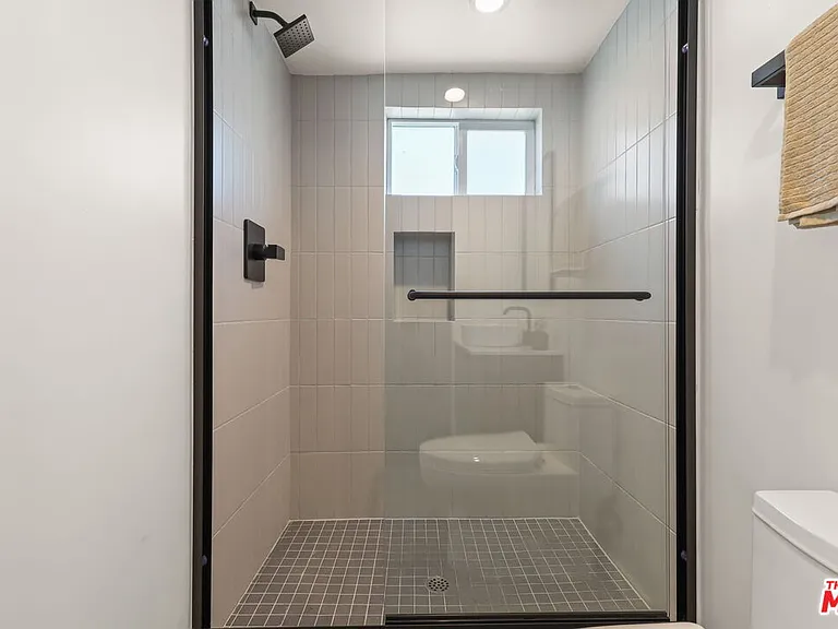 623 N Mariposa Ave — Photo 21
