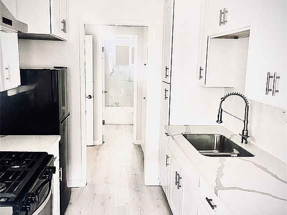 2nd image of 1417 Armacost Ave APT 3