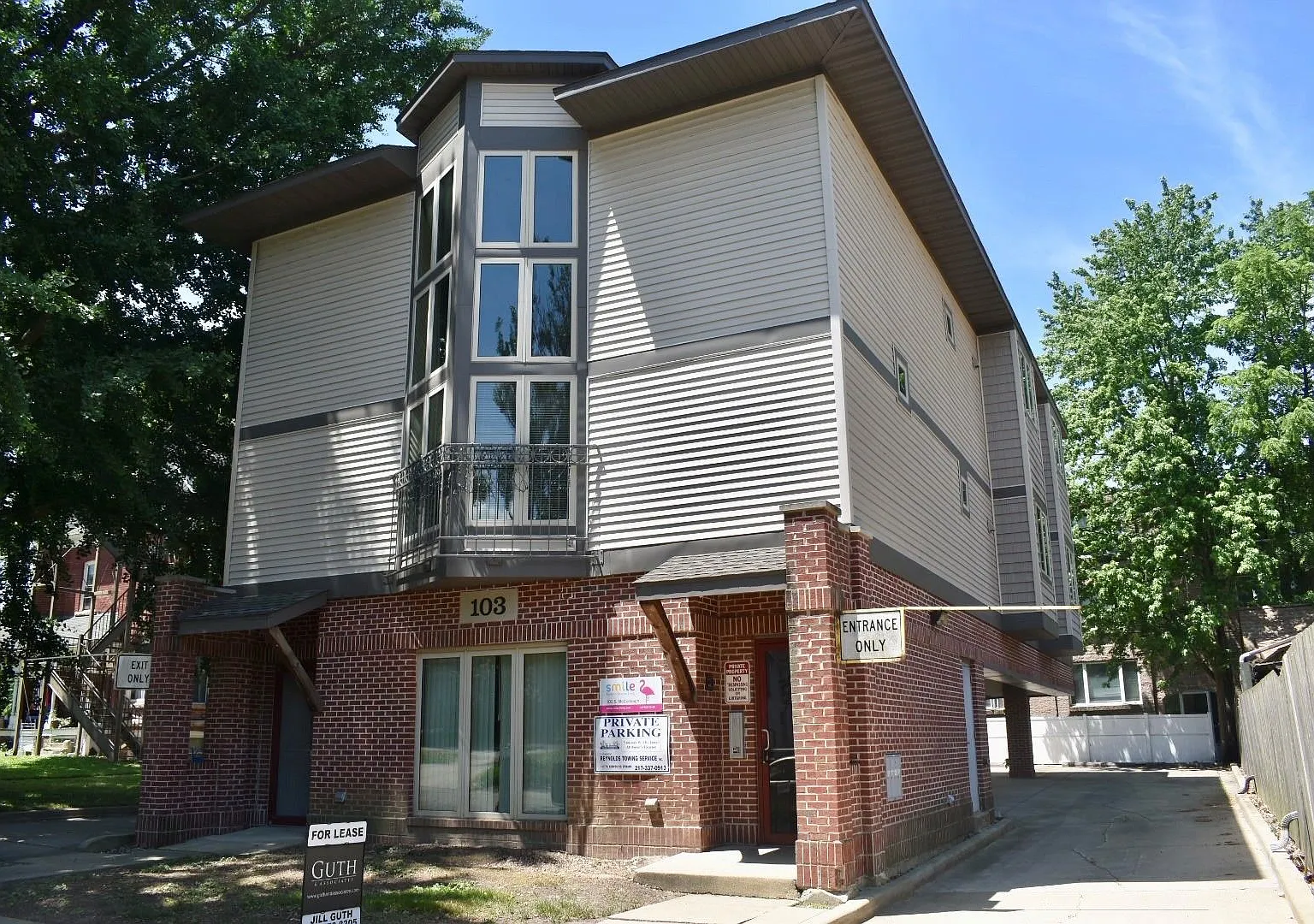 103 S McCullough — Photo 2
