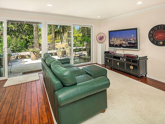 4th image of 18522 NE 20th Pl