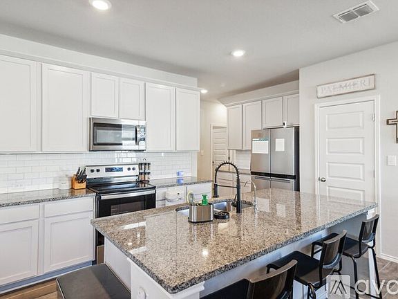 3rd image of 2409 Ayers Dr