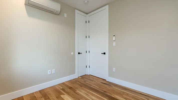 Rented by Nooklyn NYC LLC | media 21