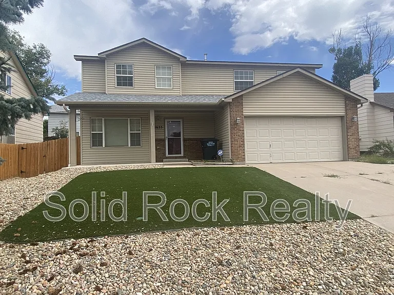 2635 Leoti Dr — Photo 2