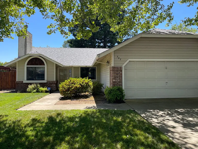 387 Autumn Gold Dr — Photo 1