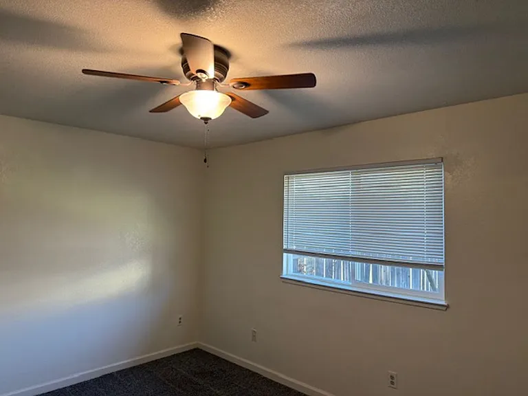 2556 Sabre Ct — Photo 9