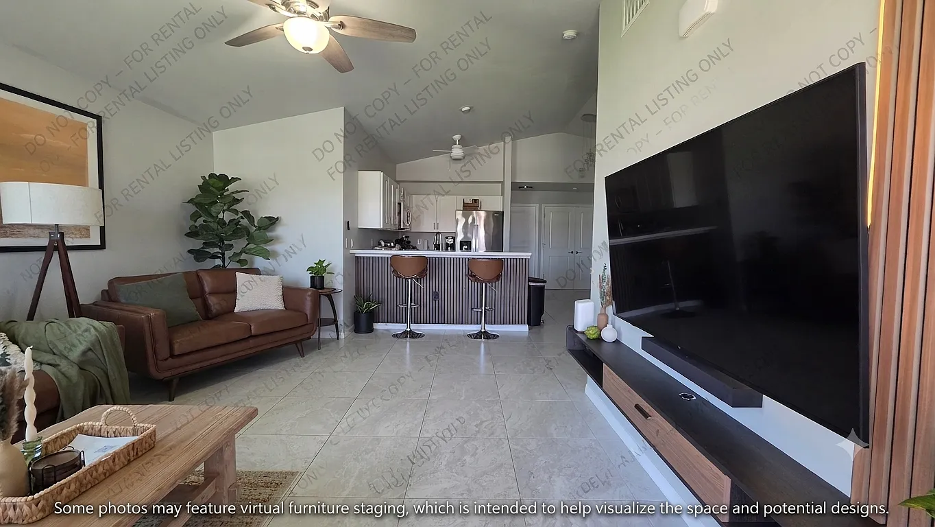 104 SE 4th Pl — Photo 2