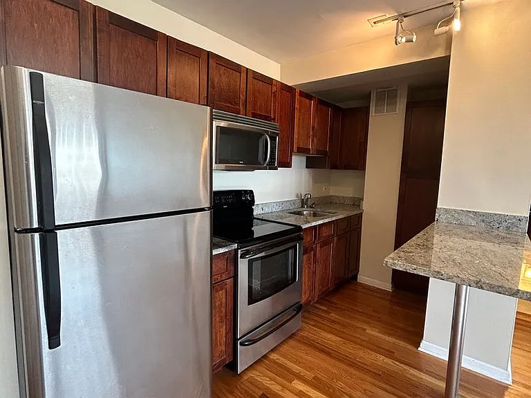 4180 Marine Terrace Apartments — Photo 124