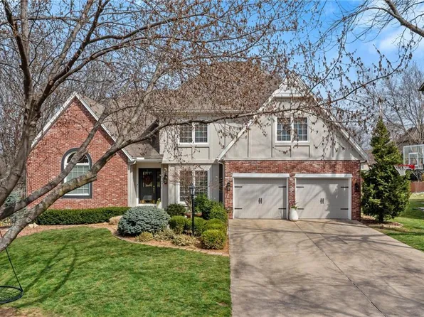 15209 Maple Ct, Overland Park, KS 66223