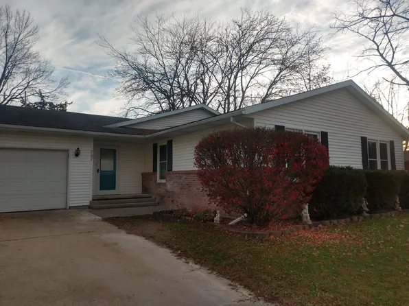 707 E Ash St, Watseka, IL 60970