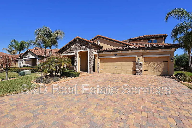 5 bed, 3.5 bath, 3216 sqft, $3,410 — Photo 2