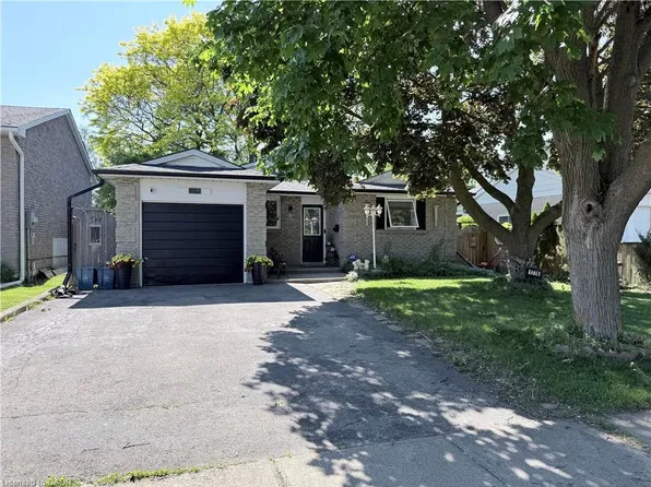 1776 Briarwood Dr, Cambridge, ON N3H 5A7