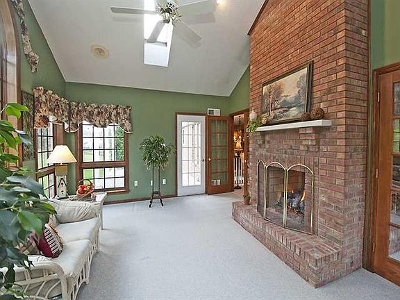 4th image of 102 Verona Dr