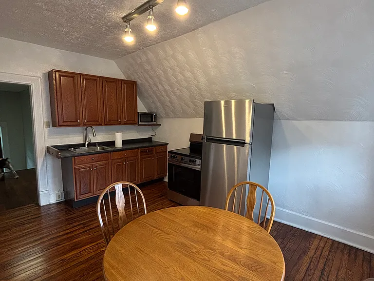 425 N Main St — Photo 7