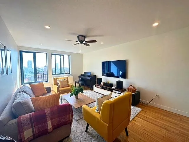 1 bed, 1.0 bath, 875 sqft, $3,300 — Photo 2