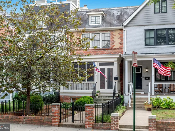 3762 Benton St NW, Washington, DC 20007