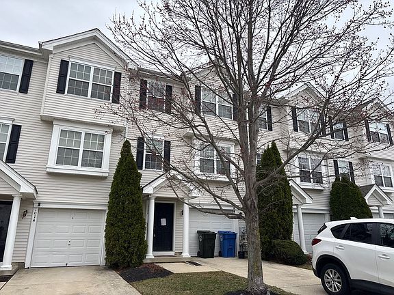 3rd image of 1012 Moore Rd