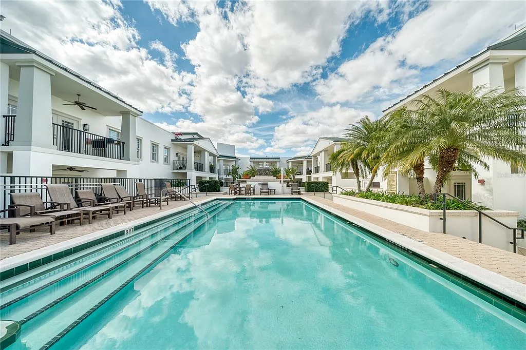 2 bed, 2.0 bath, 1267 sqft, $3,200 — Photo 2