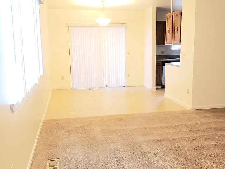 909 Gellatly St — Photo 5